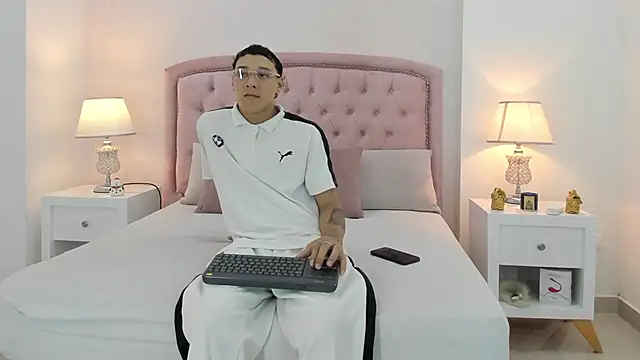 Snapshot of Buda_and_Cataleya_ chatting on December 18, 2024, 6:14 pm Buda and Cataleya  online show from December 18, 2024, 6:14 pm