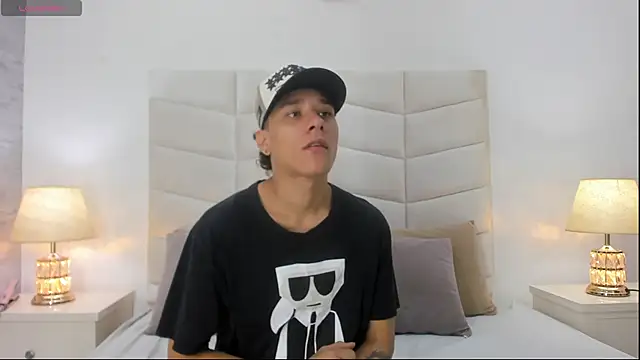 Snapshot of Buda_and_Cataleya_ chatting on March 17, 2025, 2:01 pm Buda and Cataleya  online show from March 17, 2025, 2:01 pm