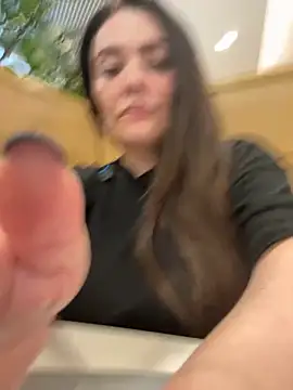 Sophie Eaton online show from November 14, 2025, 8:29 pm