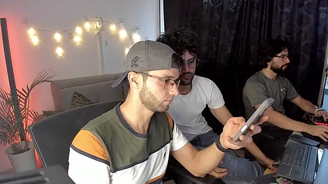 crisandrews online show from January 18, 2025, 10:49 pm