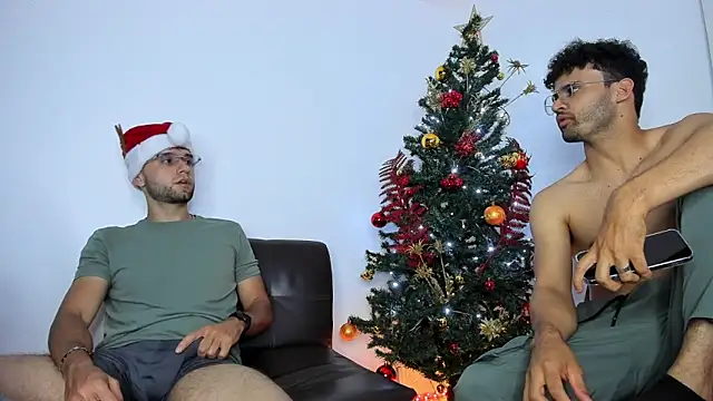 crisandrews online show from November 30, 2025, 1:42 am