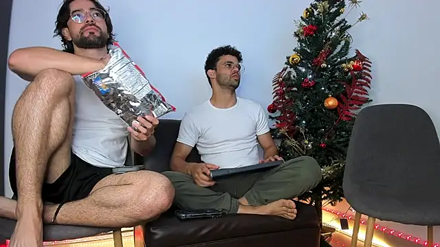 crisandrews online show from December 2, 2025, 2:06 am