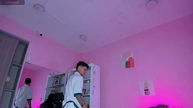 Ian Castillo  online show from November 5, 2025, 11:10 am