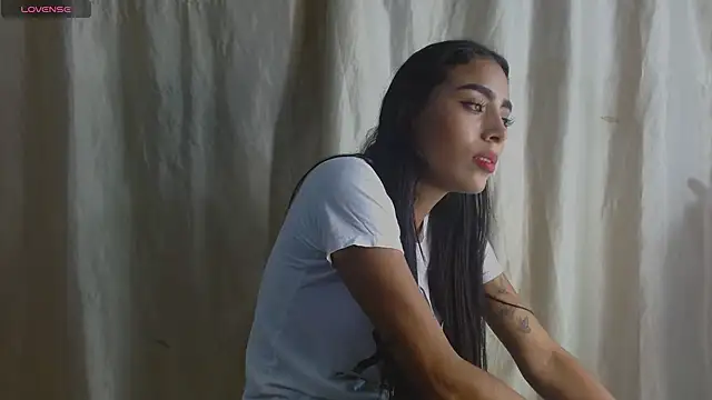 Snapshot of AntonellaAndNoah chatting on December 5, 2024, 12:52 am AntonellaAndNoah online show from December 5, 2024, 12:52 am