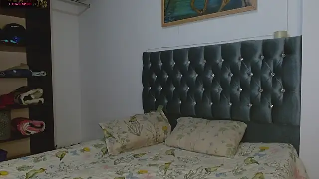 Snapshot of AntonellaAndNoah chatting on December 17, 2024, 12:23 am AntonellaAndNoah online show from December 17, 2024, 12:23 am