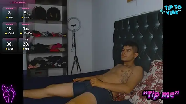 Snapshot of AntonellaAndNoah chatting on February 7, 2025, 3:45 am AntonellaAndNoah online show from February 7, 2025, 3:45 am