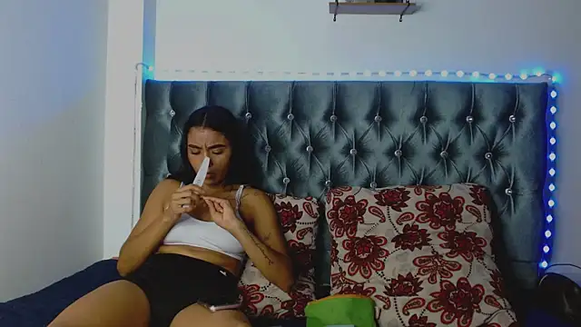 Snapshot of AntonellaAndNoah chatting on March 7, 2025, 10:32 pm AntonellaAndNoah online show from March 7, 2025, 10:32 pm