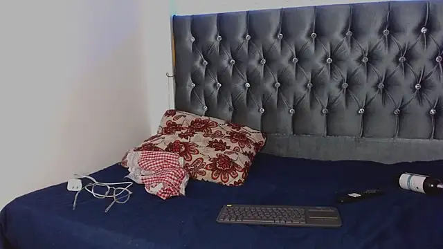 Snapshot of AntonellaAndNoah chatting on March 12, 2025, 11:12 pm AntonellaAndNoah online show from March 12, 2025, 11:12 pm