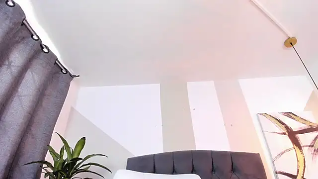 aprildreams19 online show from February 20, 2025, 3:30 pm