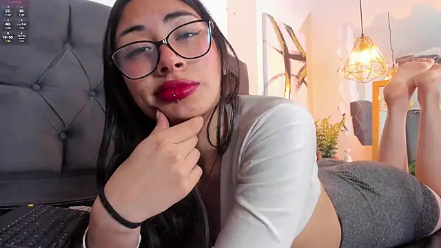 aprildreams19 online show from March 19, 2025, 12:56 pm