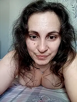 ShelaDiass online show from February 5, 2026, 5:23 am