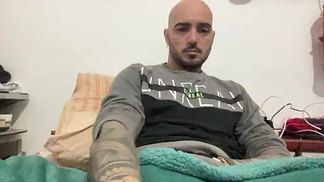 alessandromori91 online show from January 18, 2026, 8:34 pm