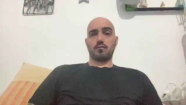 alessandromori91 online show from February 23, 2026, 8:17 pm