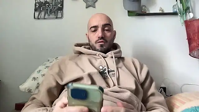 alessandromori91 online show from February 24, 2026, 8:23 am