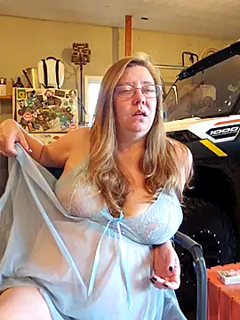 MsShelby40 online show from October 5, 2025, 9:24 pm