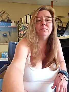 MsShelby40 online show from April 3, 2026, 9:57 pm