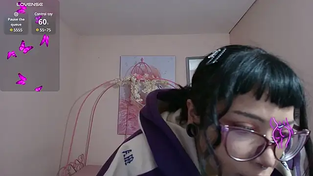 Violetta Suky online show from February 19, 2025, 1:06 pm