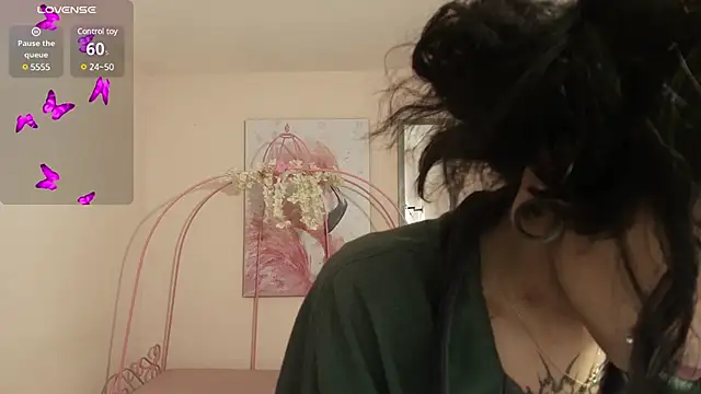 Violetta Suky online show from February 24, 2025, 1:21 pm