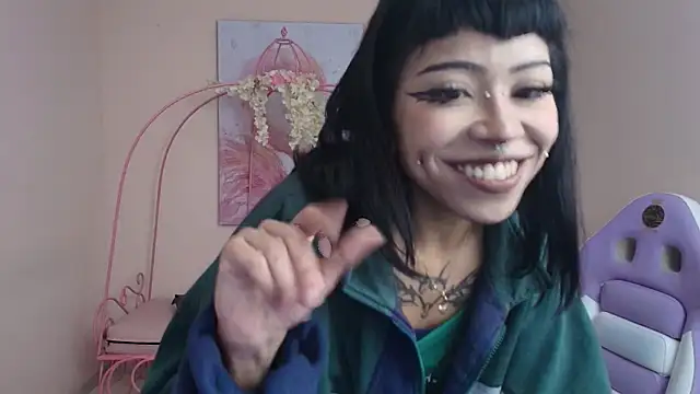 Violetta Suky online show from March 6, 2025, 1:03 pm