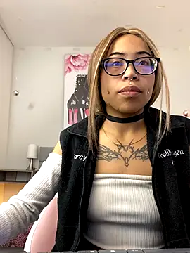 Violetta Suky online show from September 11, 2025, 12:27 pm