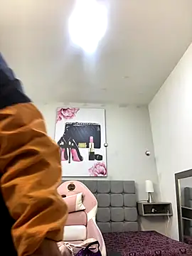 Violetta Suky online show from September 17, 2025, 1:02 pm