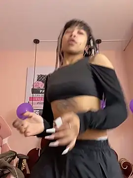 Violetta Suky online show from October 18, 2025, 1:01 pm