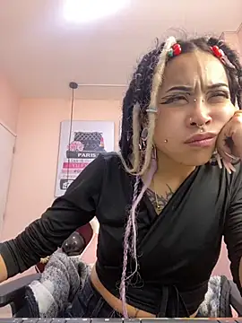 Violetta Suky online show from October 20, 2025, 1:22 pm