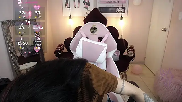 Violetta Suky online show from November 18, 2025, 2:32 pm