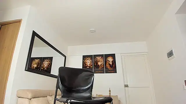 Snapshot of smit_hot_sr chatting on December 25, 2024, 7:35 am smit hot sr online show from December 25, 2024, 7:35 am