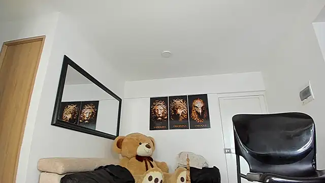 Snapshot of smit_hot_sr chatting on December 25, 2024, 4:54 pm smit hot sr online show from December 25, 2024, 4:54 pm