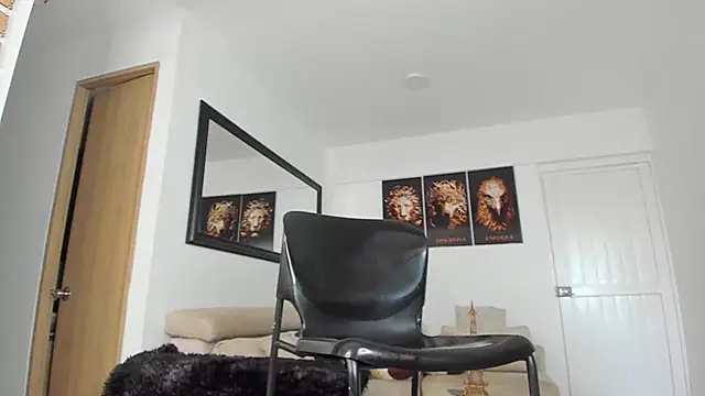 Snapshot of smit_hot_sr chatting on December 28, 2024, 1:06 pm smit hot sr online show from December 28, 2024, 1:06 pm