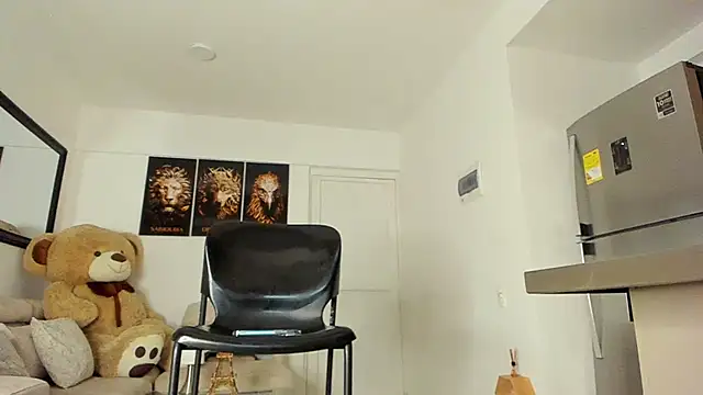 Snapshot of smit_hot_sr chatting on February 2, 2025, 4:59 am smit hot sr online show from February 2, 2025, 4:59 am