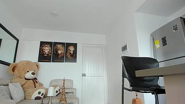 Snapshot of smit_hot_sr chatting on February 7, 2025, 9:15 pm smit hot sr online show from February 7, 2025, 9:15 pm