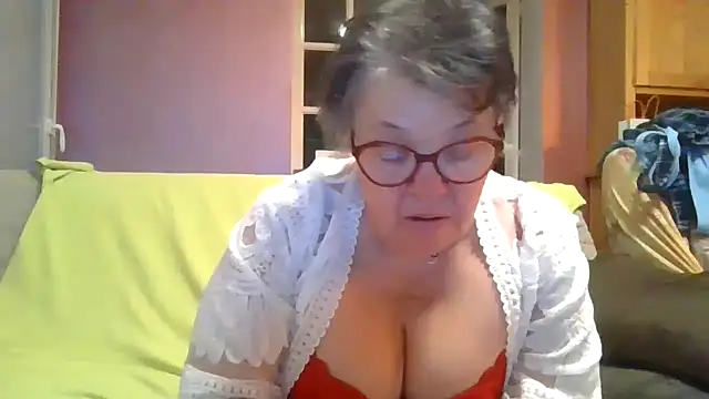 Snapshot of Vandeae44 chatting on March 17, 2026, 9:07 pm Vandeae44 online show from March 17, 2026, 9:07 pm