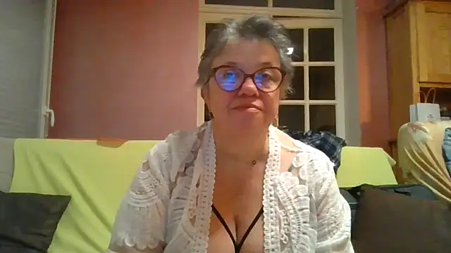 Snapshot of Vandeae44 chatting on March 23, 2026, 8:46 pm Vandeae44 online show from March 23, 2026, 8:46 pm