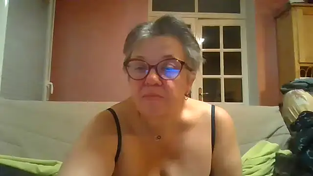 Snapshot of Vandeae44 chatting on March 29, 2026, 7:25 pm Vandeae44 online show from March 29, 2026, 7:25 pm