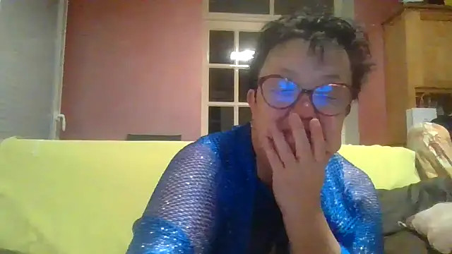 Snapshot of Vandeae44 chatting on May 4, 2026, 7:54 pm Vandeae44 online show from May 4, 2026, 7:54 pm