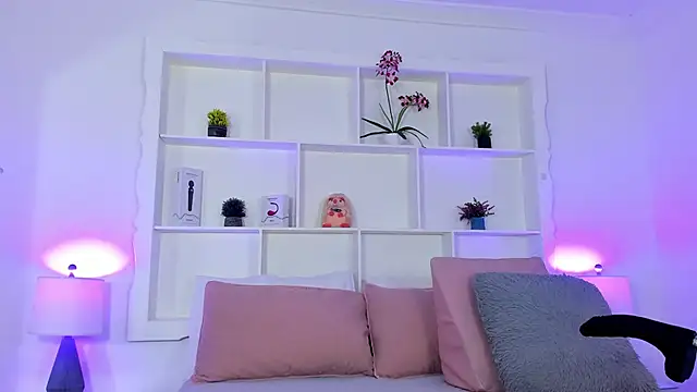 Jenifer Diaz online show from November 10, 2025, 1:21 pm