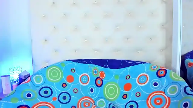 sophie pariss online show from February 7, 2025, 3:23 am