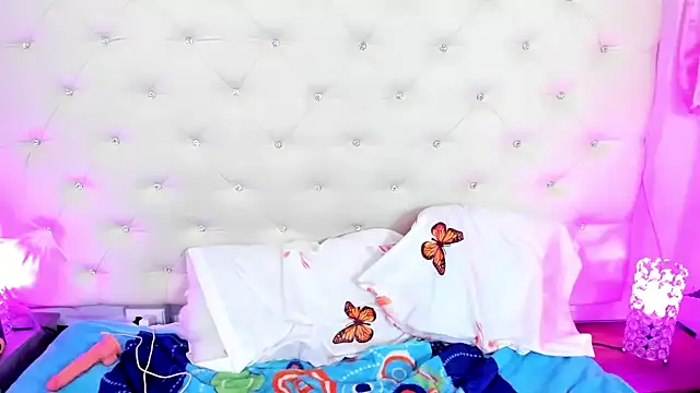 sophie pariss online show from February 9, 2025, 6:11 am