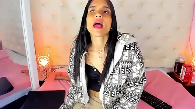 sophie pariss online show from February 11, 2025, 8:05 am