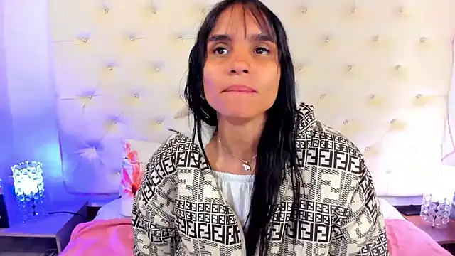 sophie pariss online show from February 12, 2025, 9:20 am