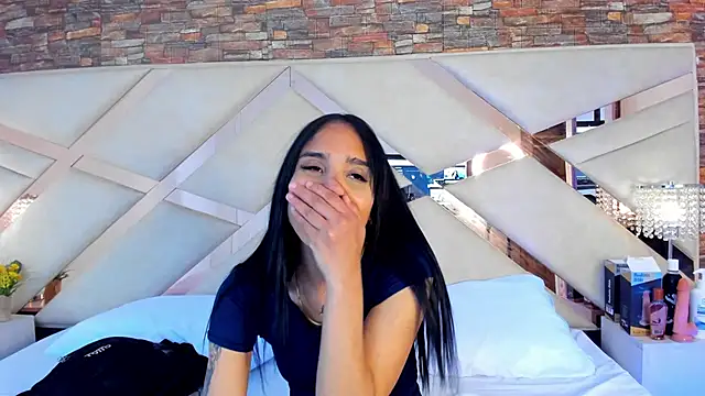 sophie pariss online show from September 28, 2025, 3:01 am