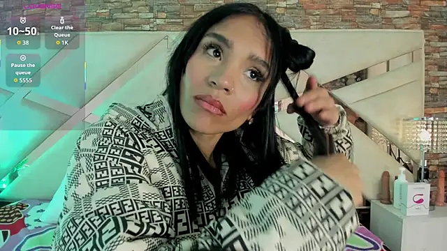 sophie pariss online show from November 12, 2025, 4:02 am