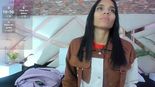 sophie pariss online show from February 6, 2026, 3:00 am