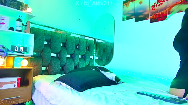 Alex and Fabian online show from November 7, 2025, 9:04 pm