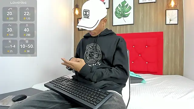 Hotkoljeixxx online show from December 17, 2024, 3:17 am