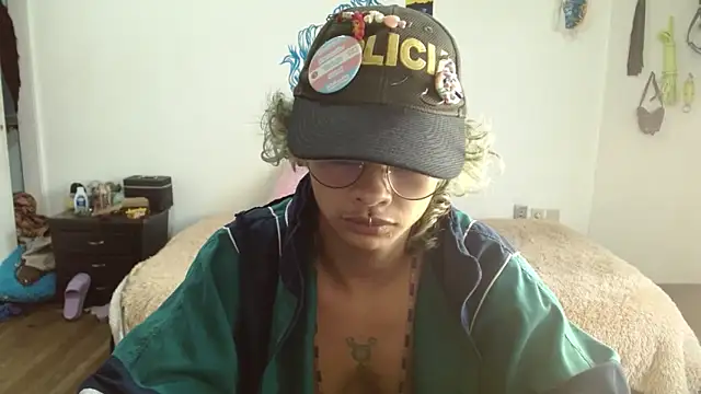 fenixmfx19 online show from February 24, 2025, 10:14 pm