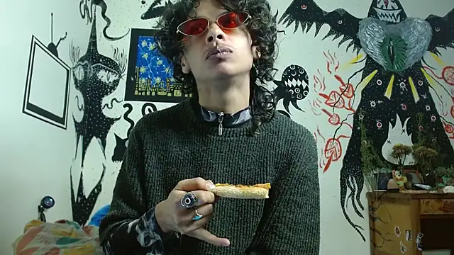 fenixmfx19 online show from October 7, 2025, 6:05 pm