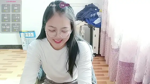 luoxuwen online show from February 7, 2025, 5:10 am